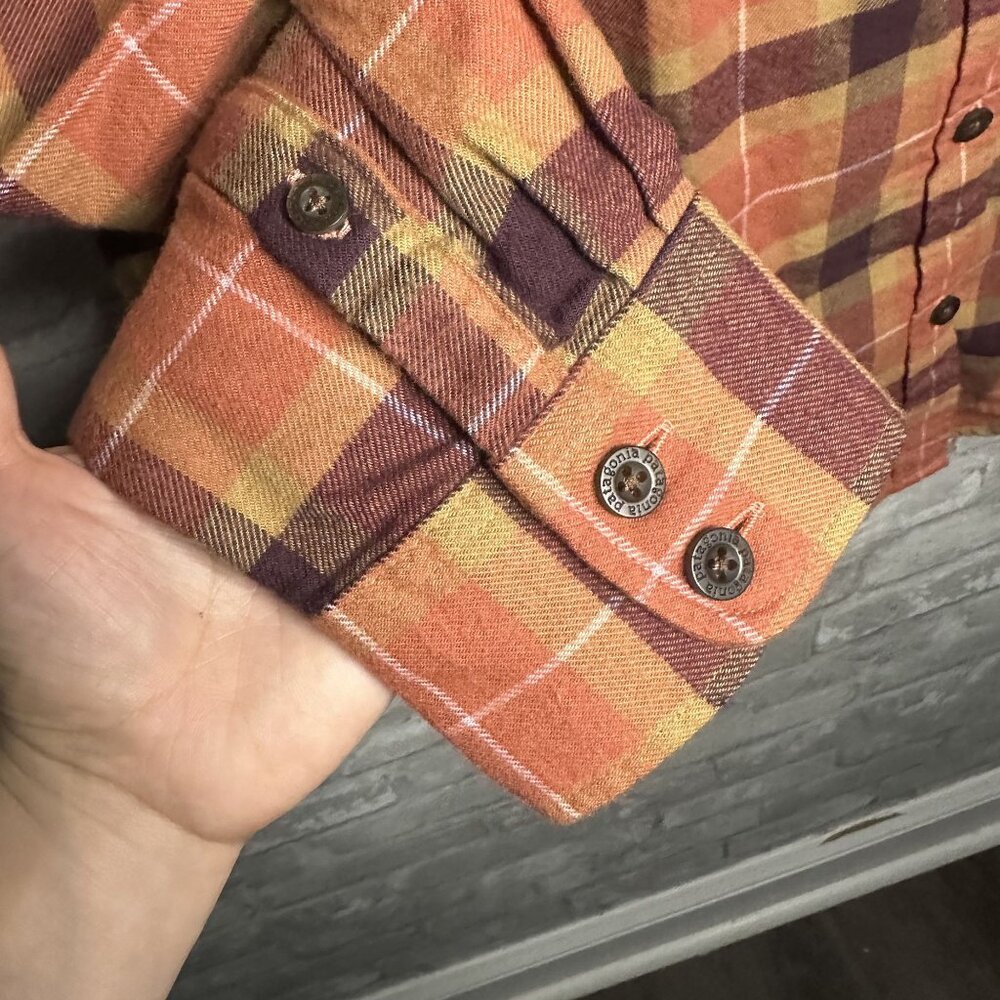 Patagonia Womens LS Organic Cotton Midweight Fjord Flannel NWT Size XS (Burl Red - Picture 12 of 15